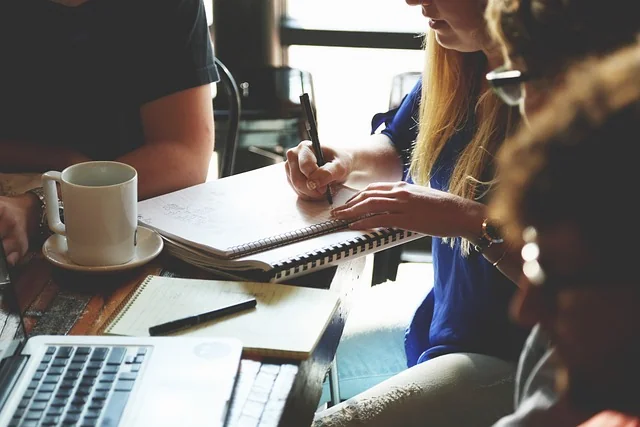 Délai d’attente : Comment profiter des services sans stress