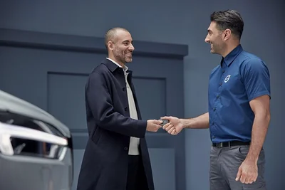 Lettre de motivation vendeur automobile : conseils pour réussir sa candidature en 2025